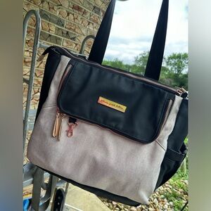 Petunia Pickle Bottom diaper bag. Like new!